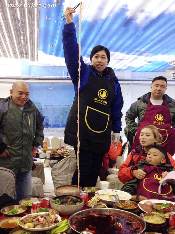 大吃一驚 牛人仙女山零下5℃吃火鍋挑戰冰火兩重天