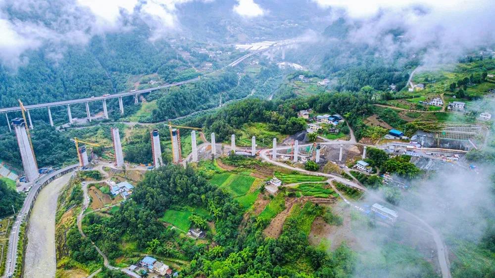 渝湘高鐵建設加快推進  代君君 攝