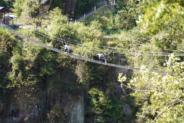 吶溪原鄉玻璃橋
